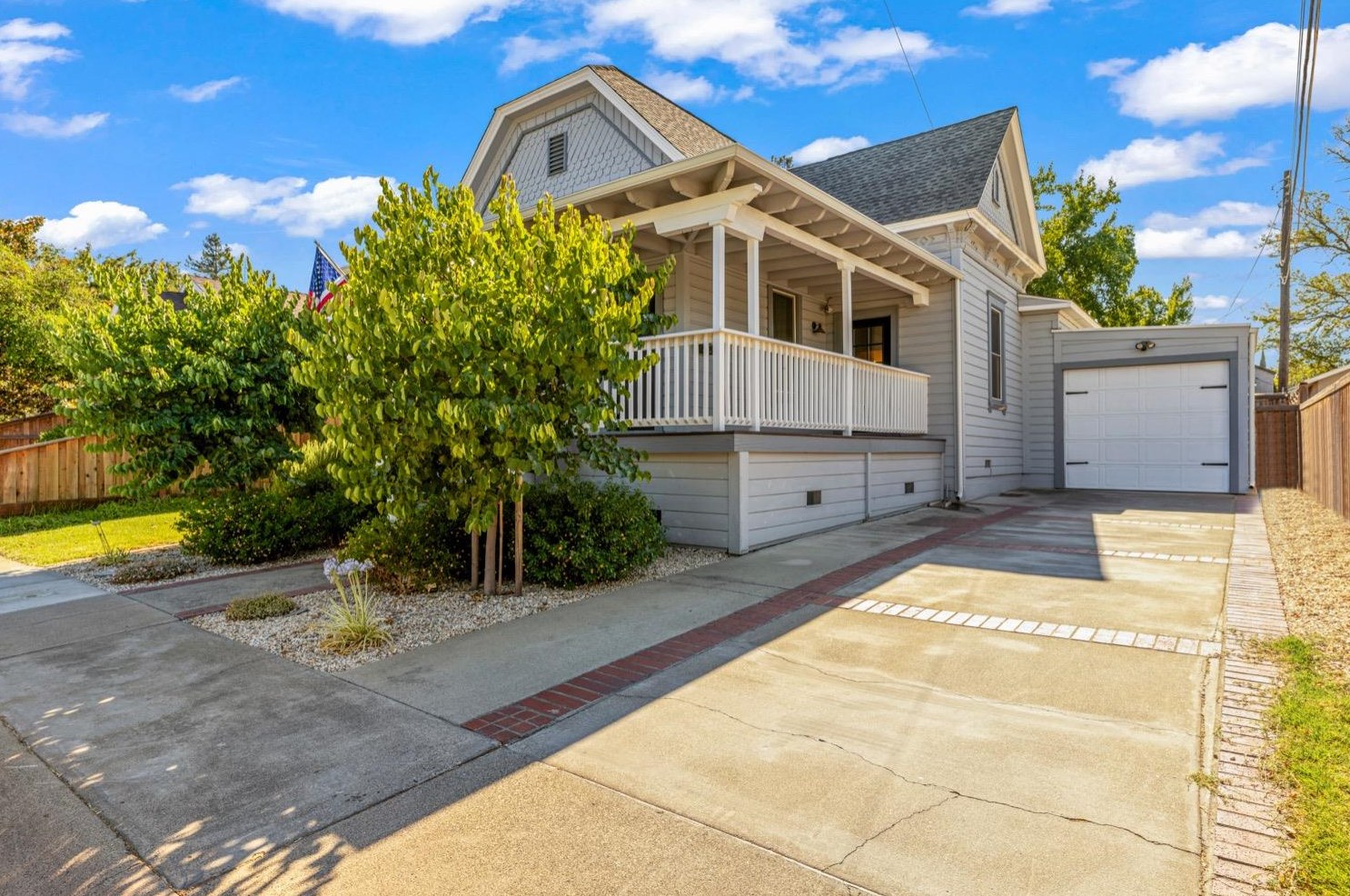 1550 52nd St, Sacramento, CA 95819-4508