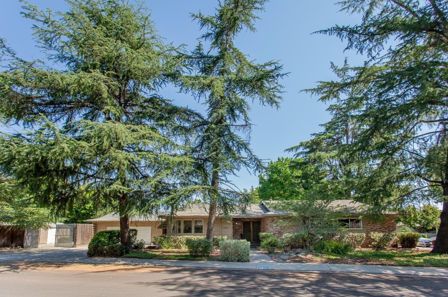2343 Westminster Dr, Modesto, CA 95355