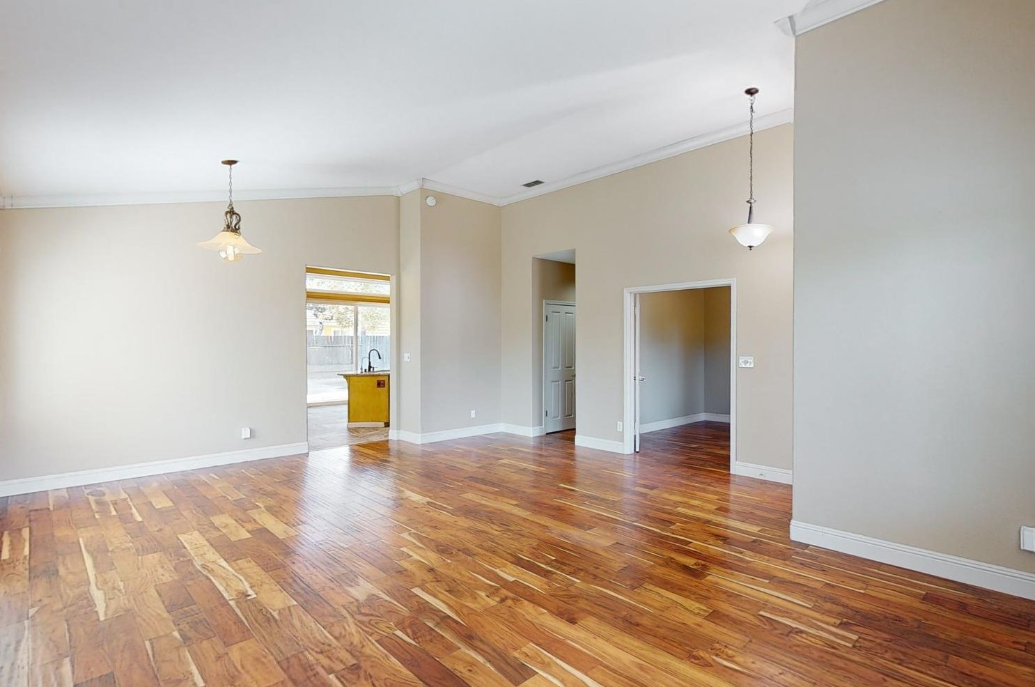 595 Millfront Ave, Yuba City CA 95991-8301 exterior