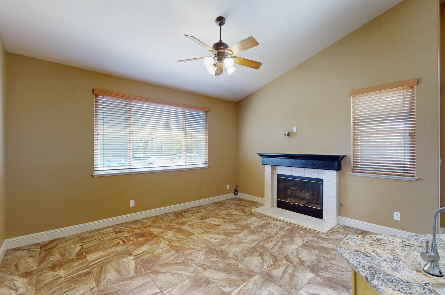 595 Millfront Ave, Yuba City CA 95991-8301 exterior