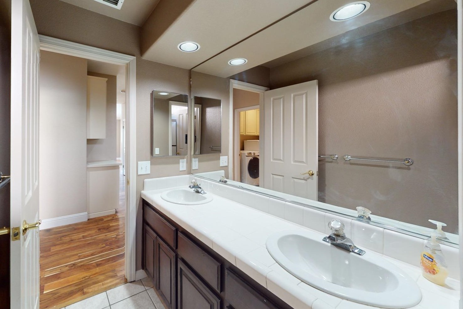 595 Millfront Ave, Yuba City CA 95991-8301 exterior