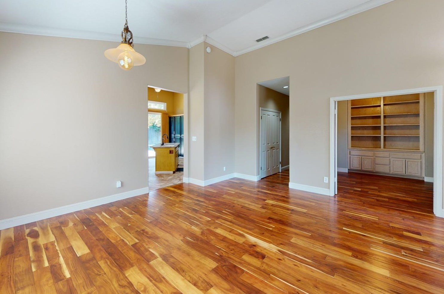 595 Millfront Ave, Yuba City CA 95991-8301 exterior