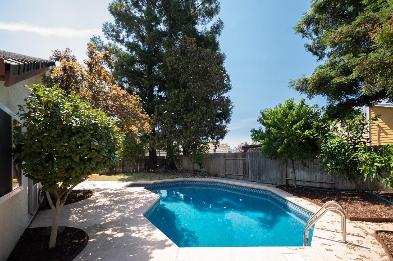 595 Millfront Ave, Yuba City CA 95991-8301 exterior