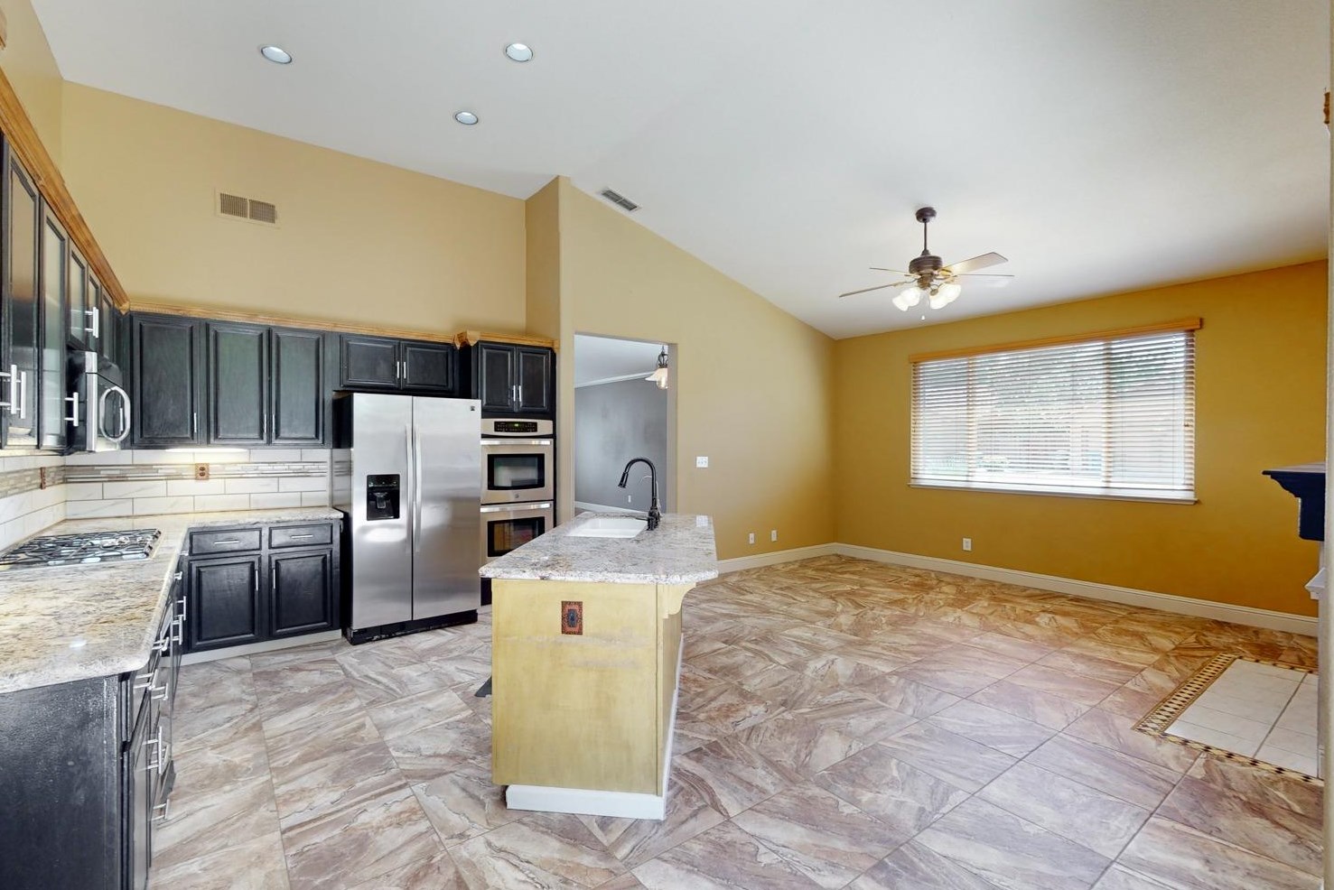 595 Millfront Ave, Yuba City CA 95991-8301 exterior