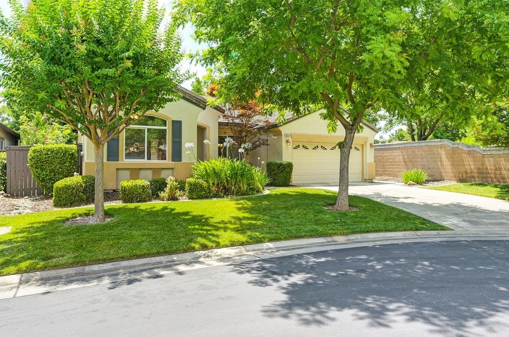 9525 Emerald Cove Ln, Elk Grove, CA 95758