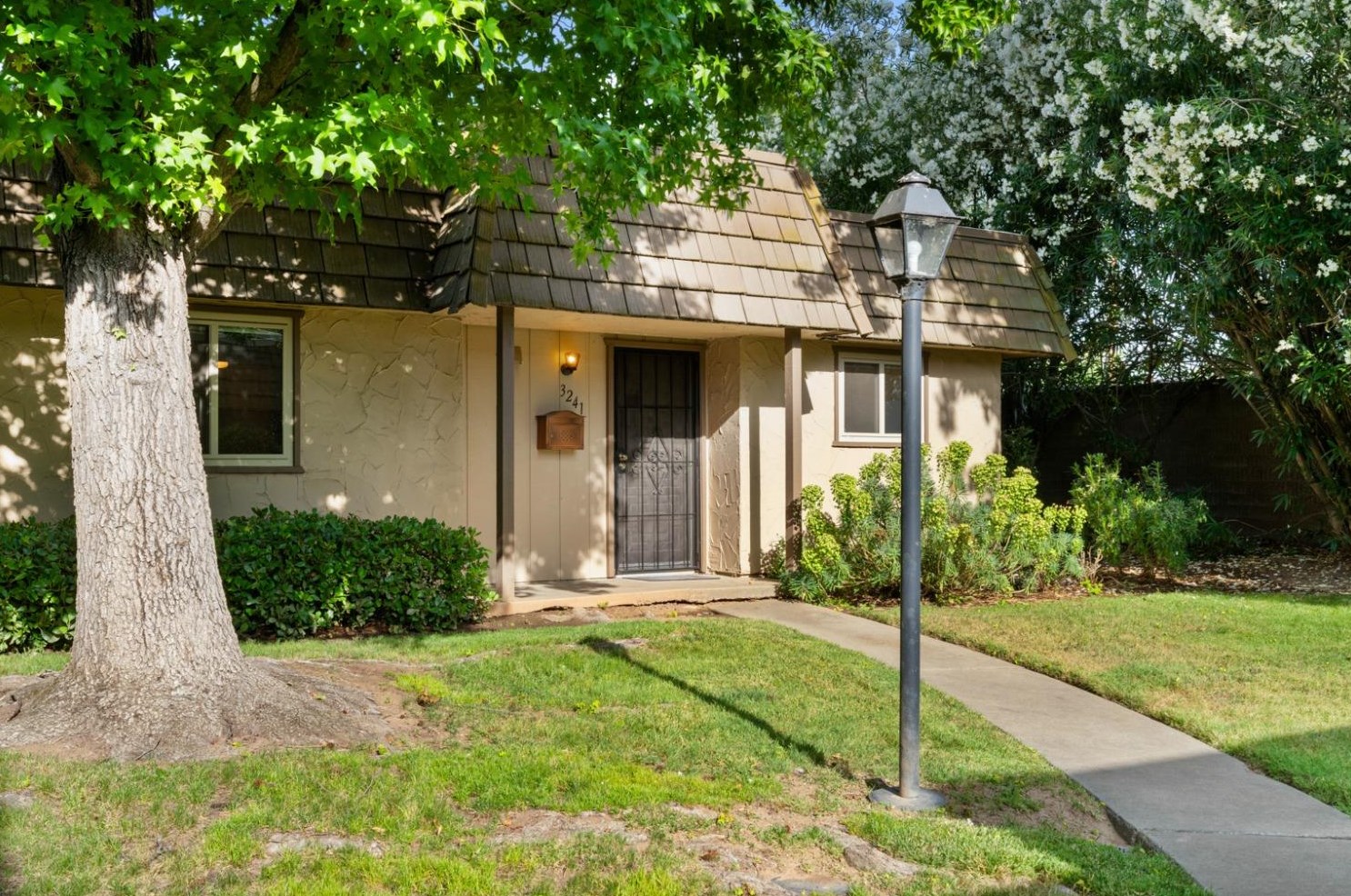 3241 Via Grande, Sacramento, CA 95825-2026