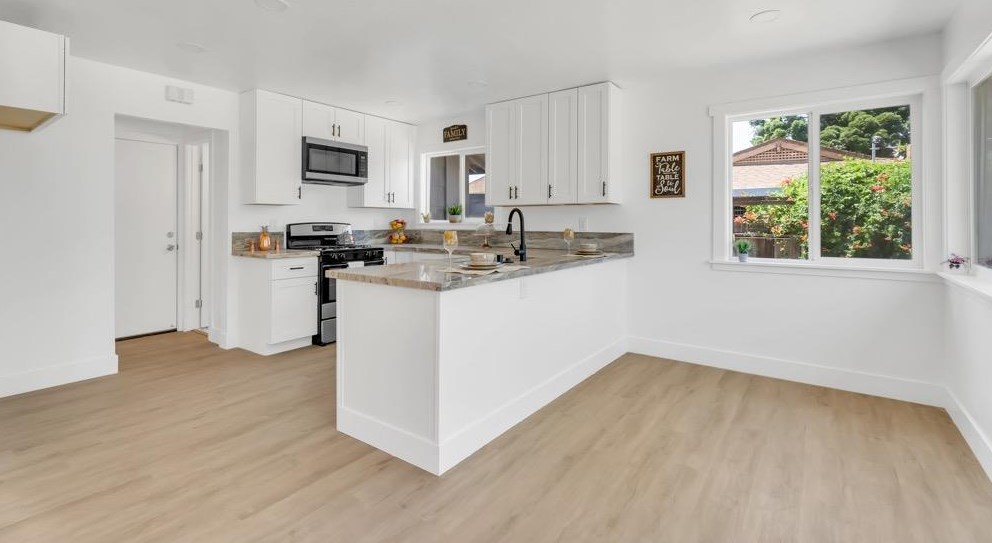 10487 Ambassador Dr, Rancho Cordova CA  95670-2278 exterior