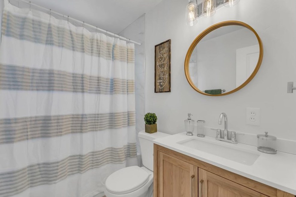 10487 Ambassador Dr, Rancho Cordova CA  95670-2278 exterior