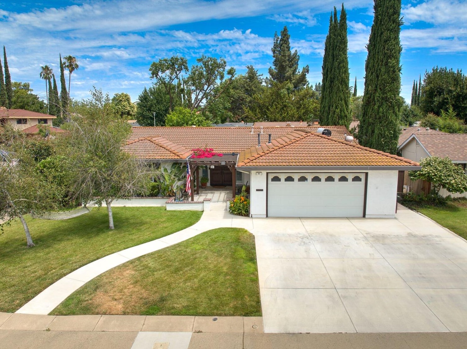 31 Lido Cir, Sacramento, CA 95826-1612
