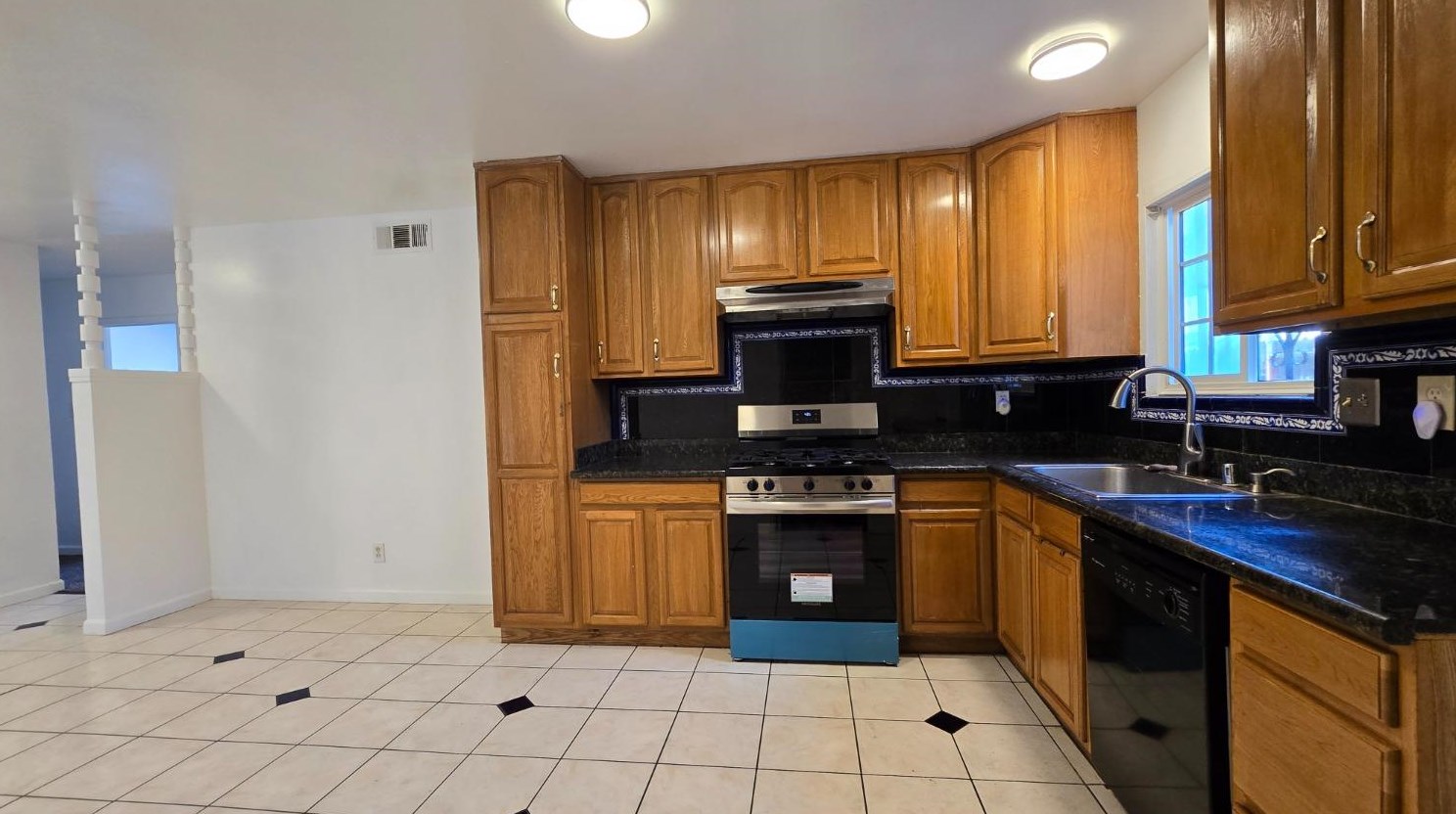 6617 47th St, Sacramento, CA 95823-1203
