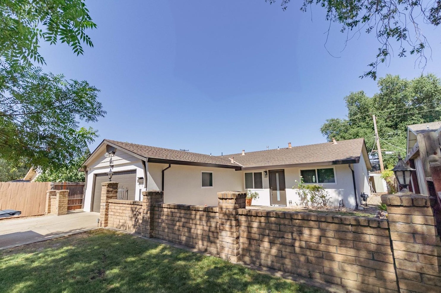 5866 Woodleigh Dr, Carmichael, CA 95608