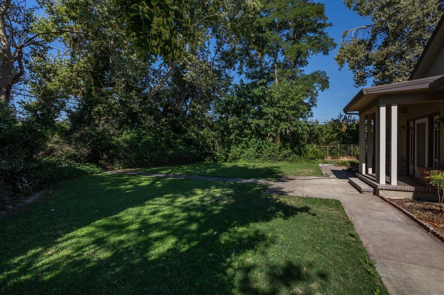 9319 E Whitmore Ave, Hughson, CA 95326