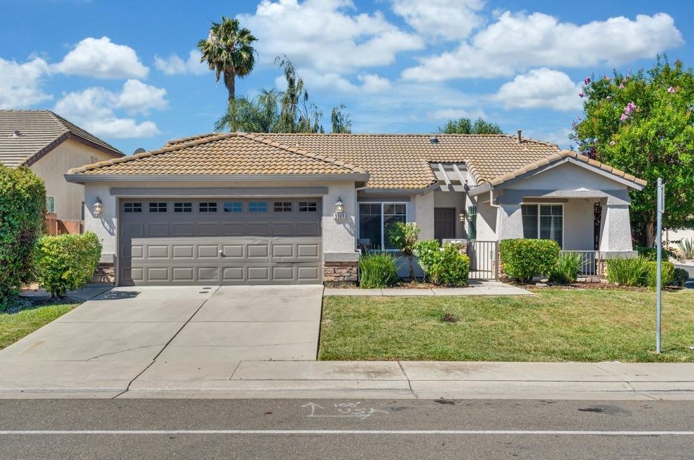 9900 Sorrentino Dr, Elk Grove, CA 95757