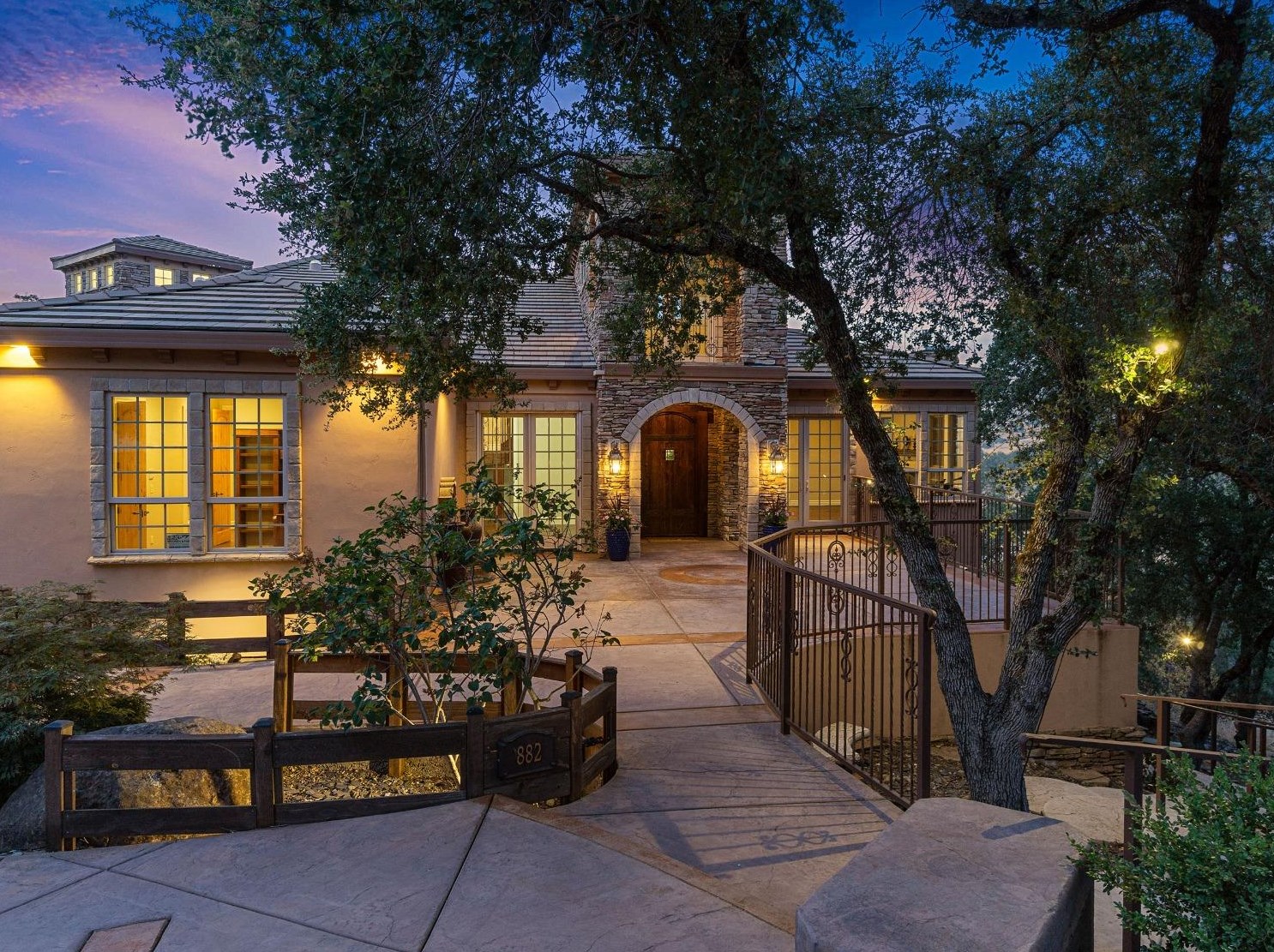 882 Brown Dr, Folsom, CA 95762