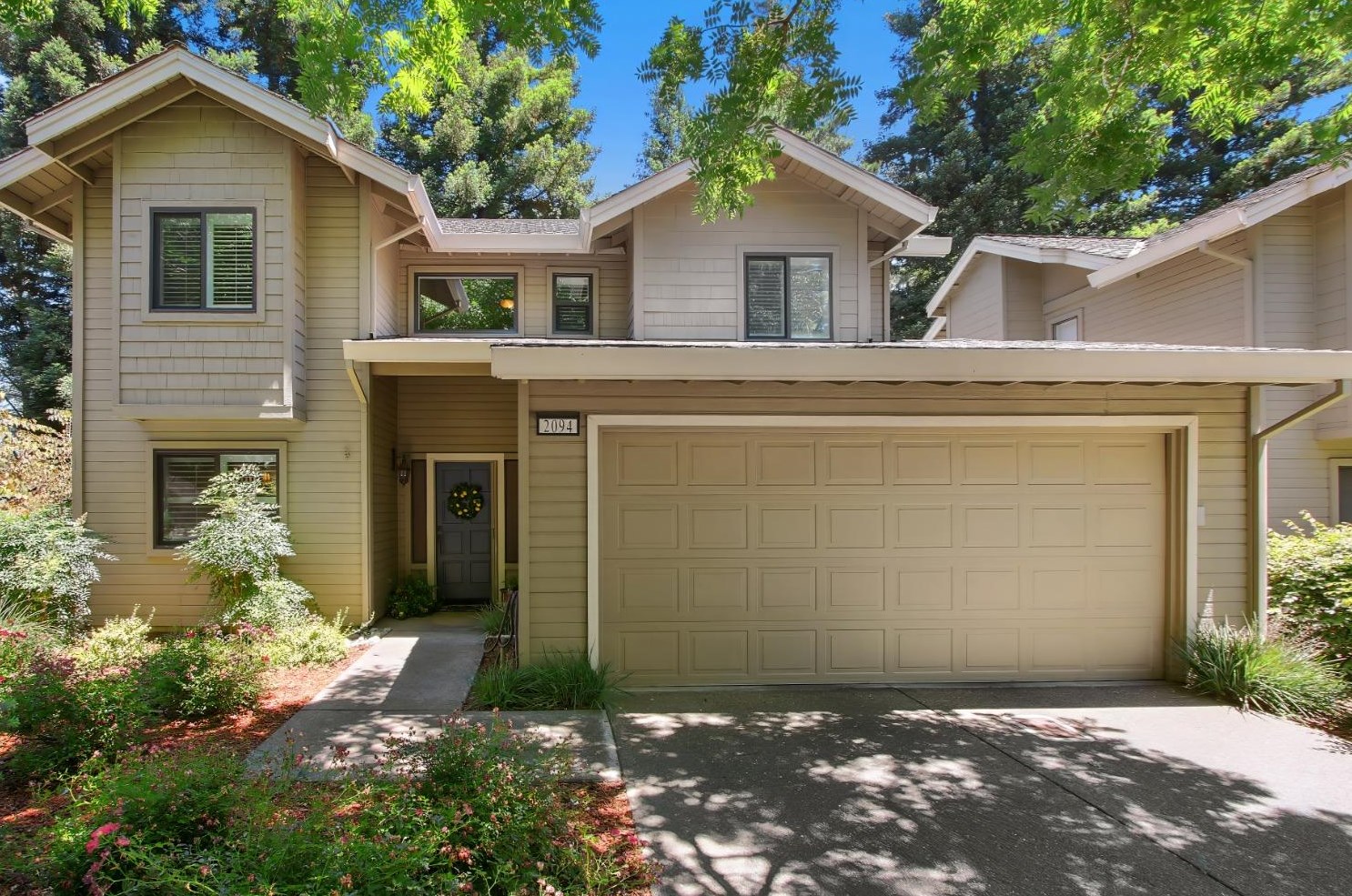 2094 University Park Dr, Sacramento, CA 95825-8208