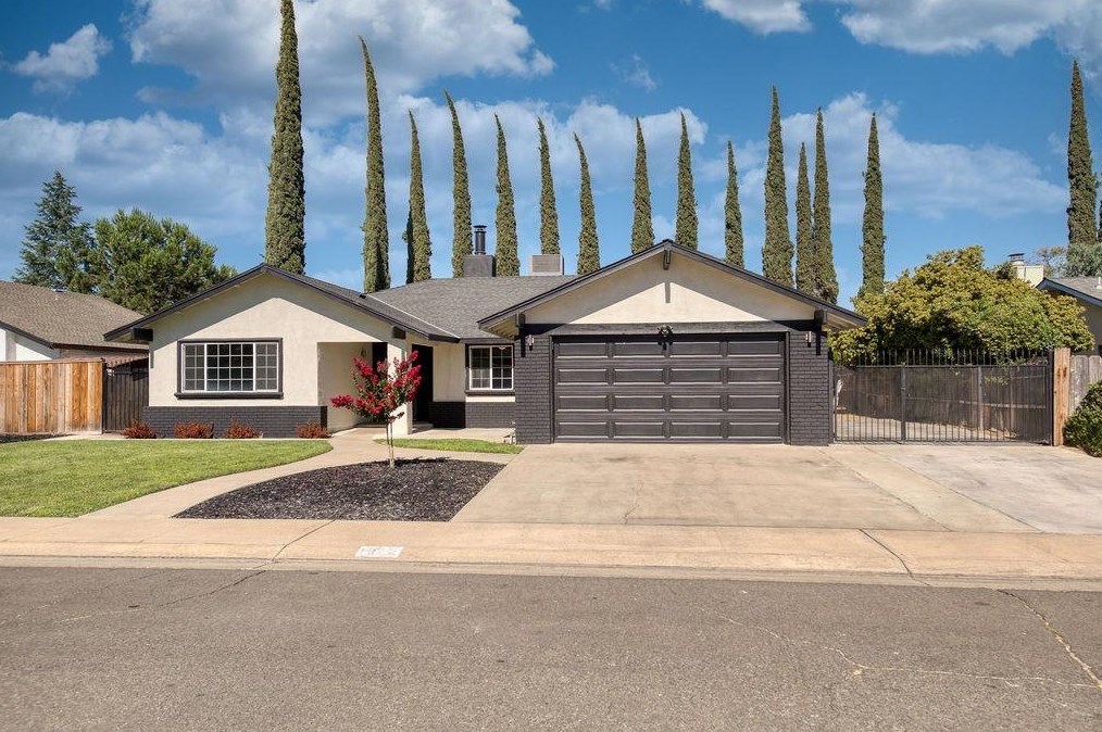 1305 Chardonnay Ct, Modesto, CA 95351