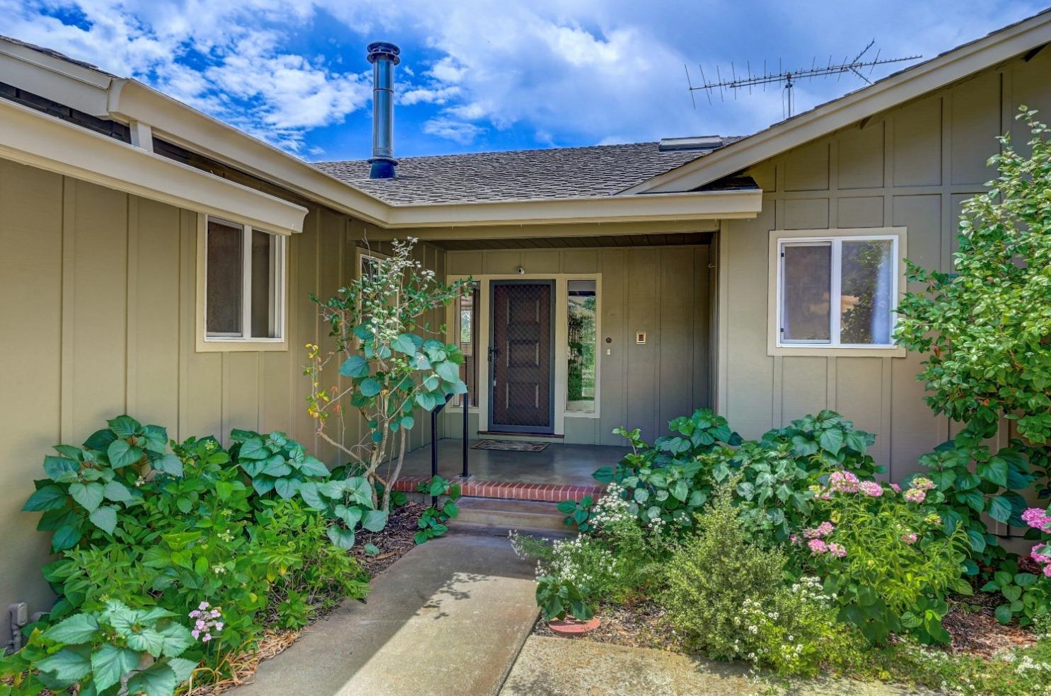 18771 Cherokee Rd, Tuolumne, CA 95379