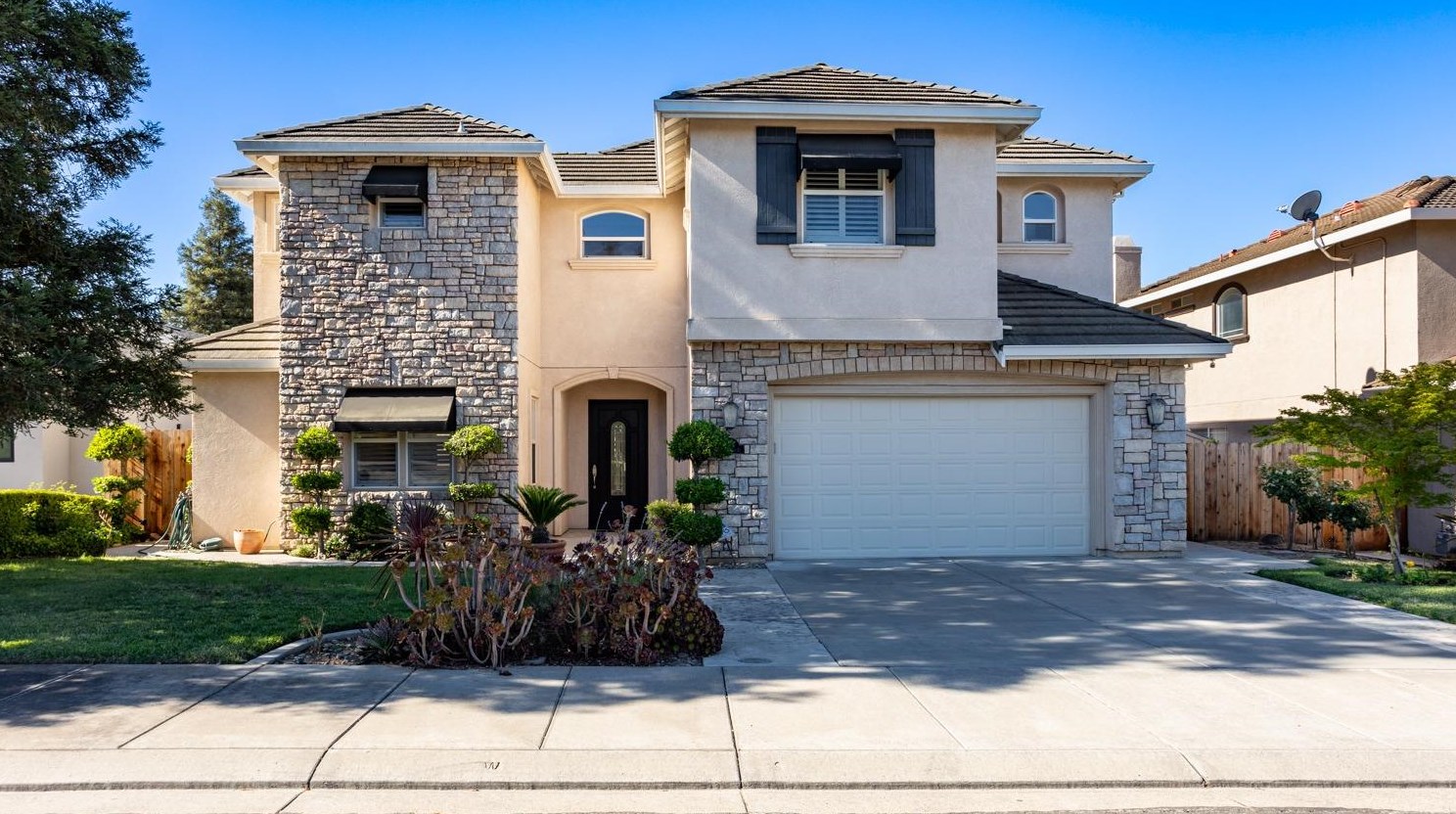 824 Oak Terrace Ct, Ripon, CA 95366