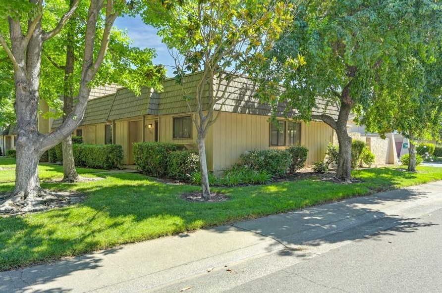 3272 Via Grande, Sacramento, CA 95825-2010