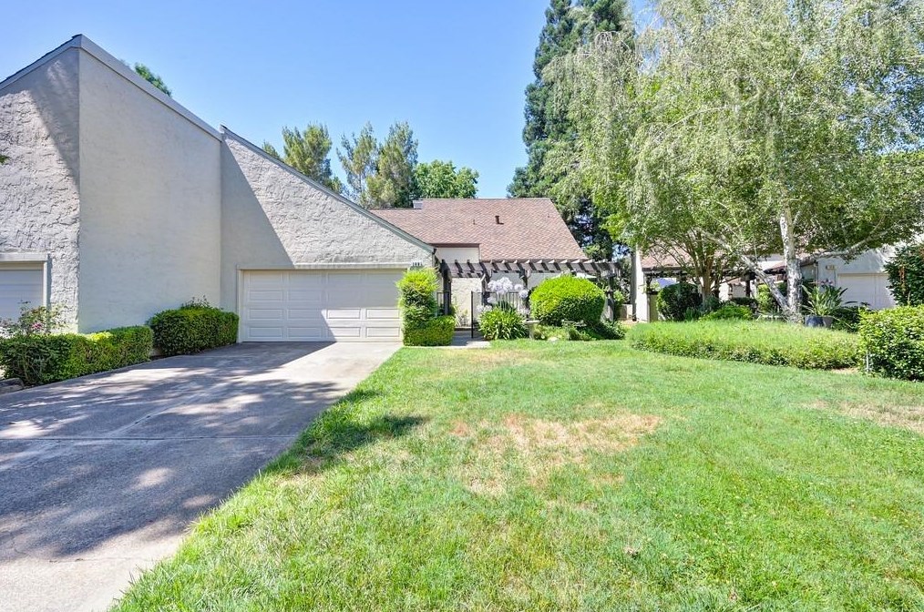 109 N Grant Ln, Folsom, CA 95630