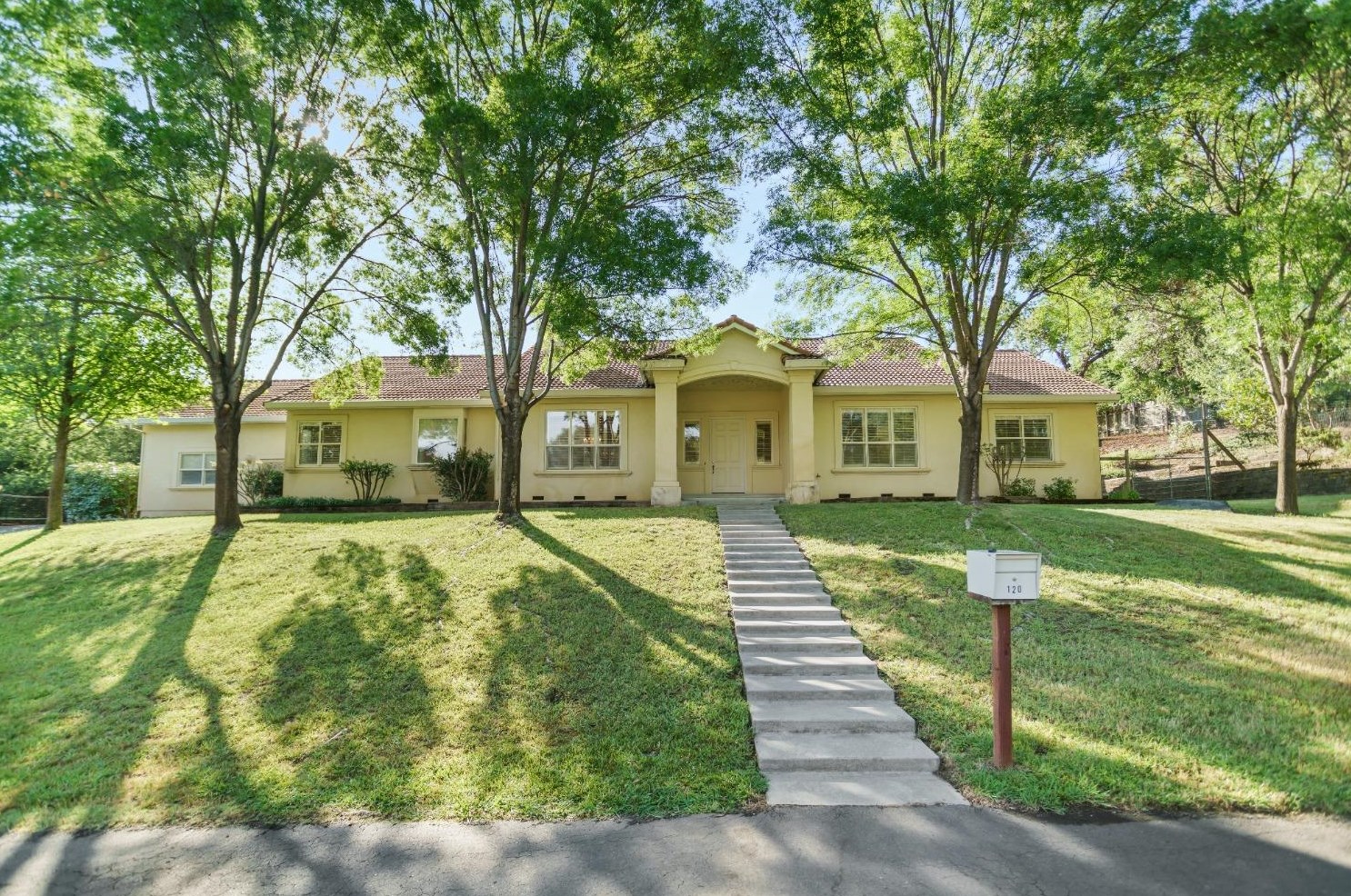120 Rainbow Valley Ln, Newcastle, CA 95658