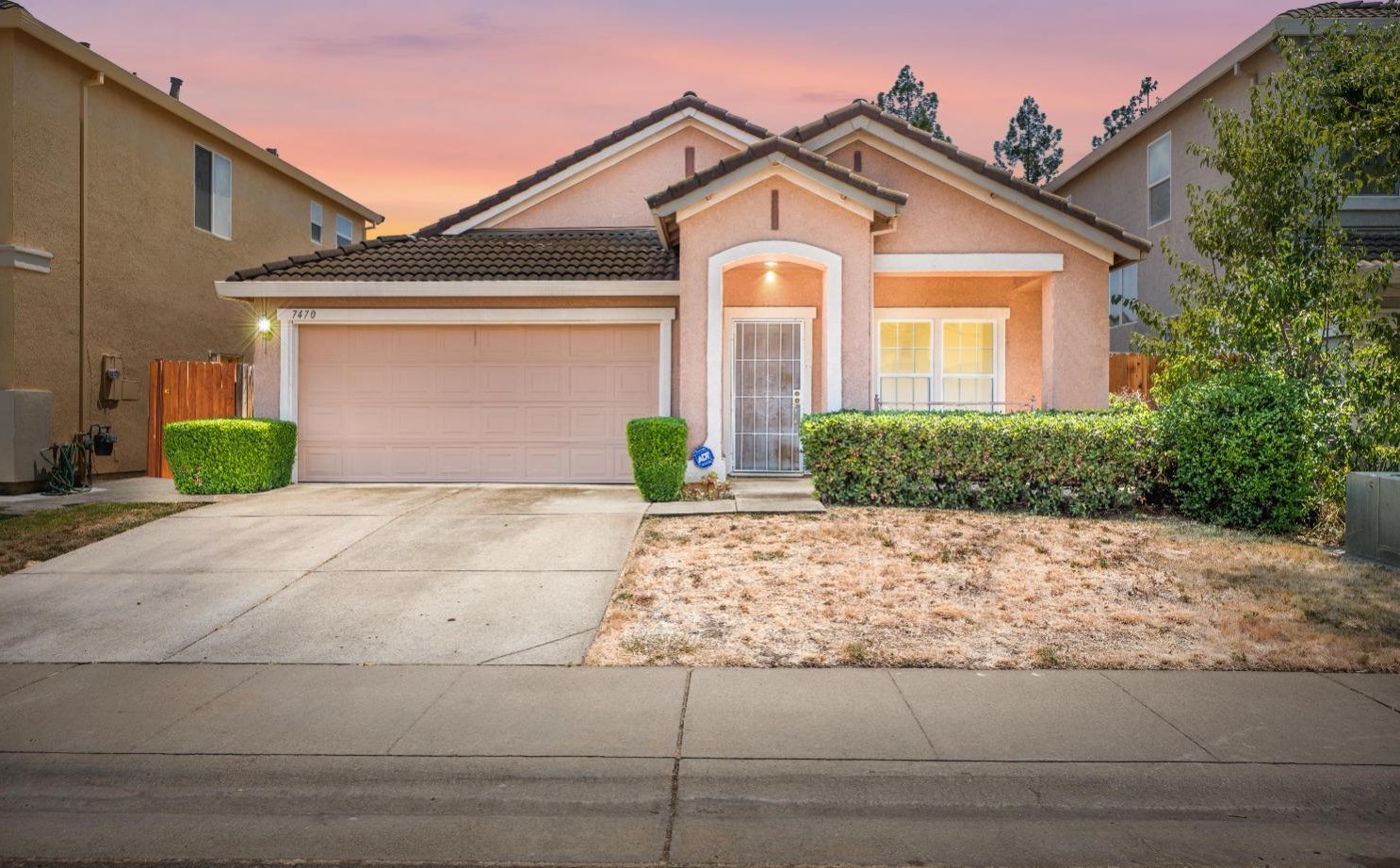 7470 Shelby St, Elk Grove, CA 95758
