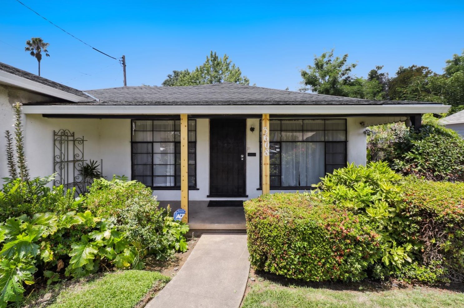 3608 35th St, Sacramento, CA 95817-3557