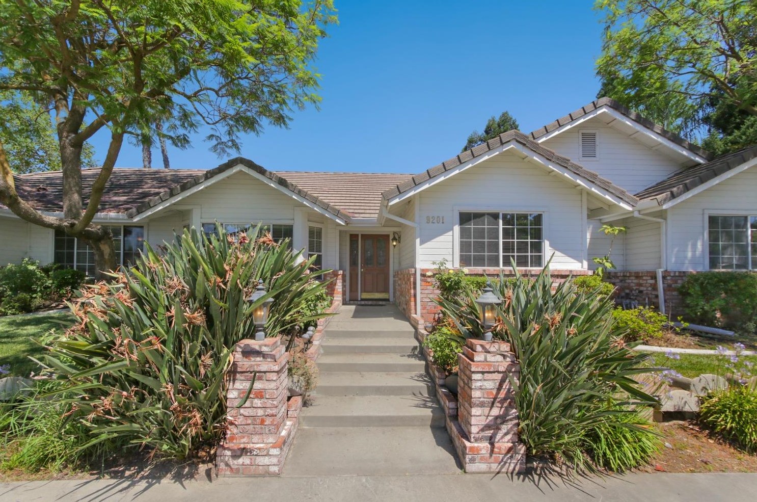 9201 Cupertino Dr, Elk Grove, CA 95624