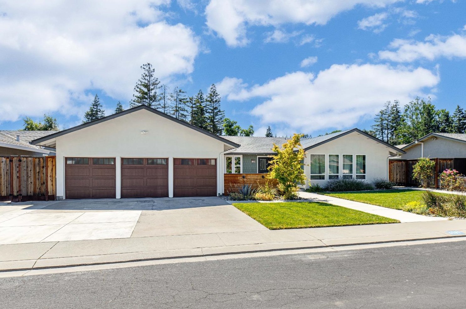 6731 Panorama Dr, Riverbank, CA 95367