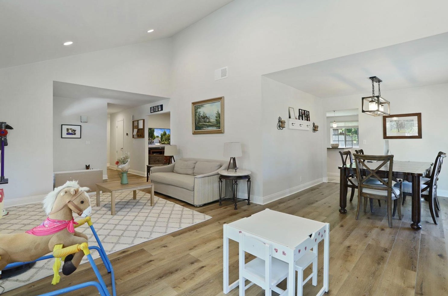 6785 Land Park Dr, Sacramento CA  95831-2879 exterior