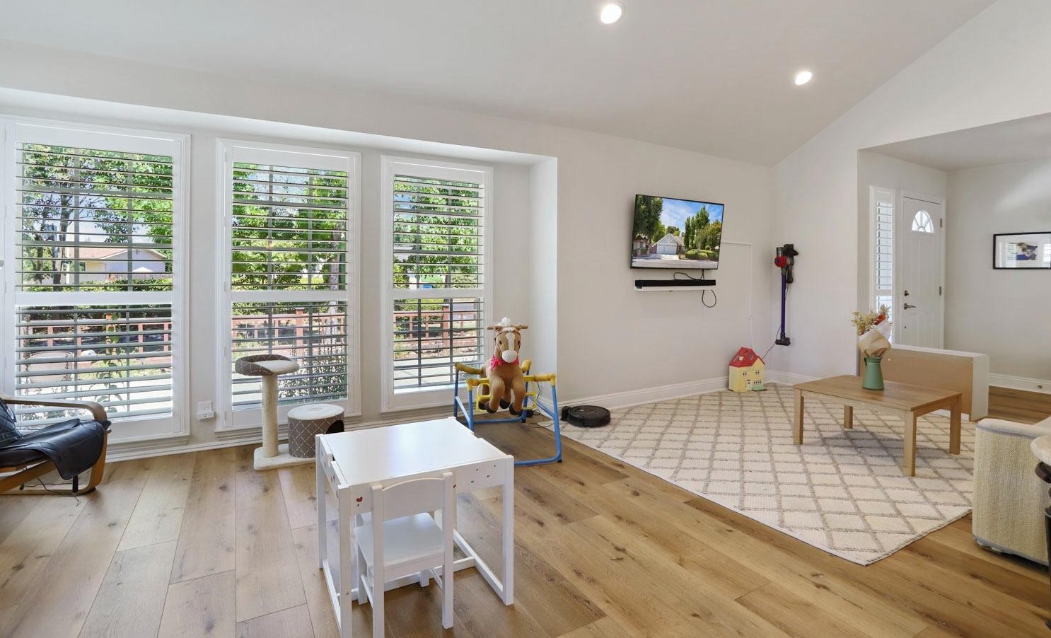 6785 Land Park Dr, Sacramento CA  95831-2879 exterior