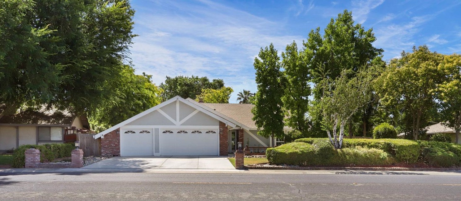 6785 Land Park Dr, Sacramento CA  95831-2879 exterior