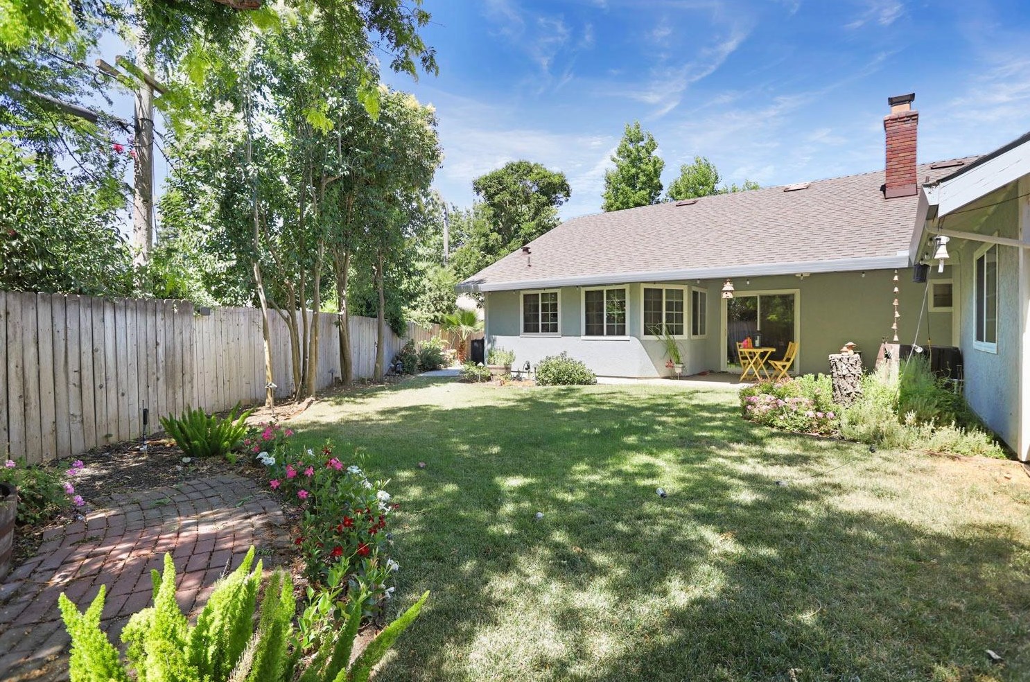 6785 Land Park Dr, Sacramento CA  95831-2879 exterior