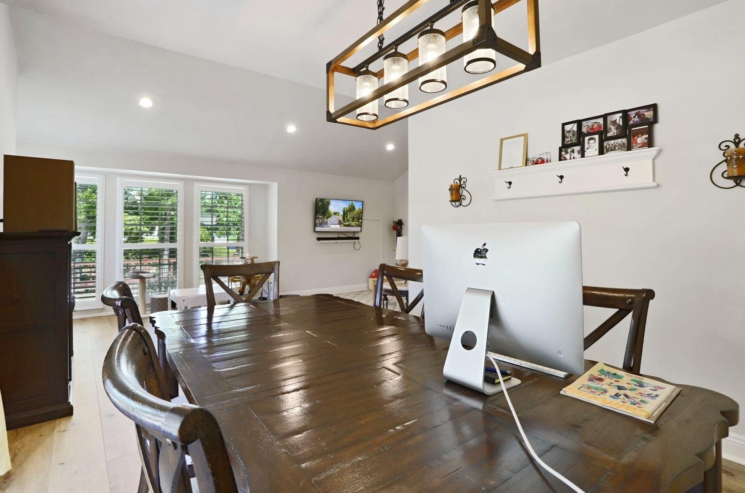 6785 Land Park Dr, Sacramento CA  95831-2879 exterior