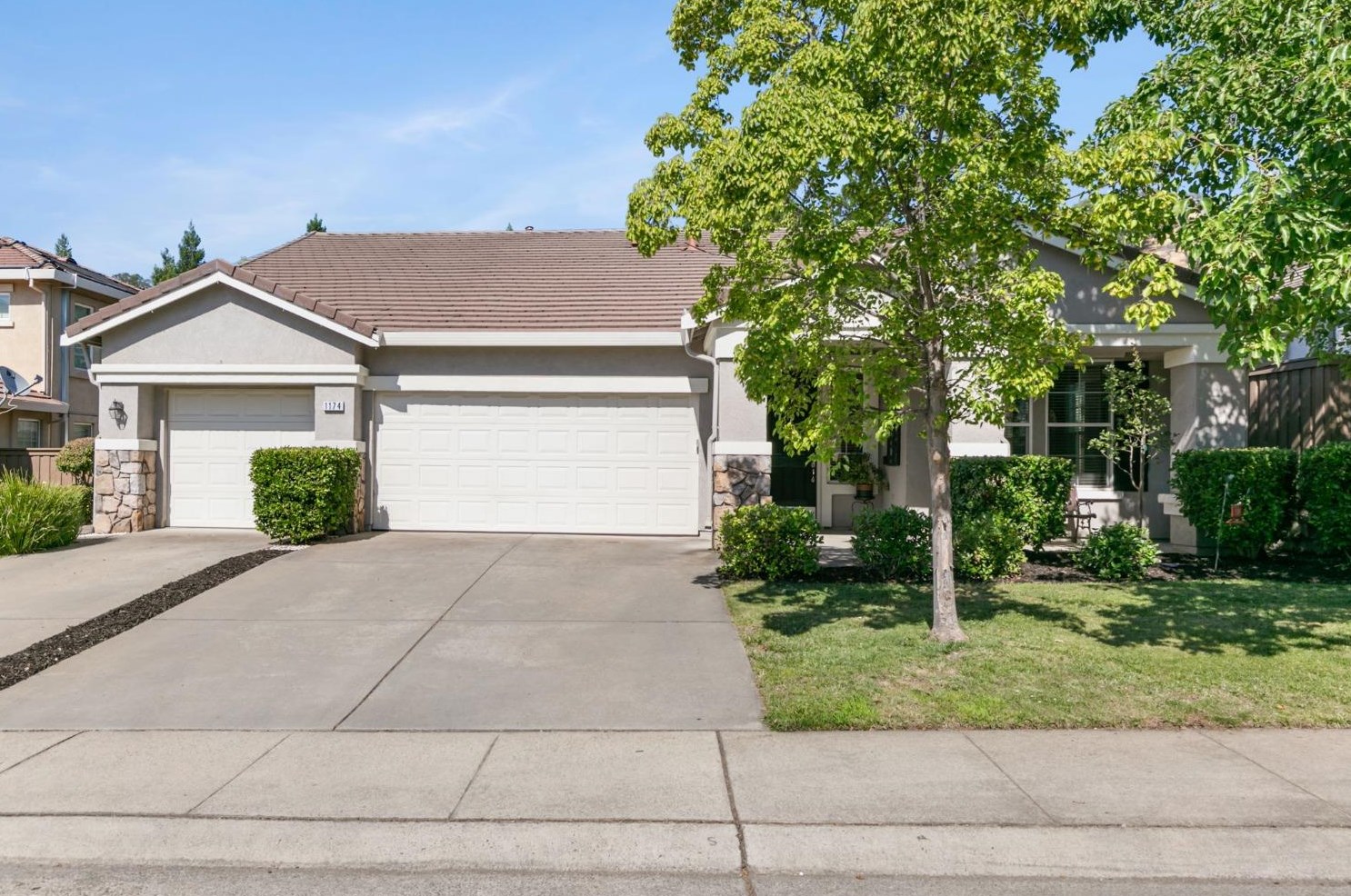 1174 Galston Dr, Folsom, CA 95630