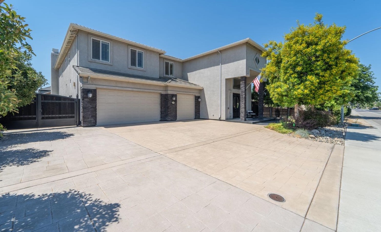 210 E Milgeo Ave, Ripon, CA 95366