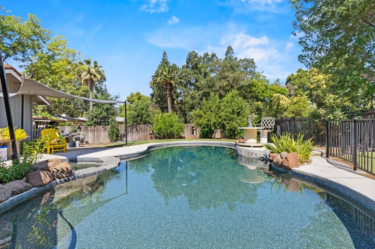 6105 Palm Dr, Carmichael, CA 95608