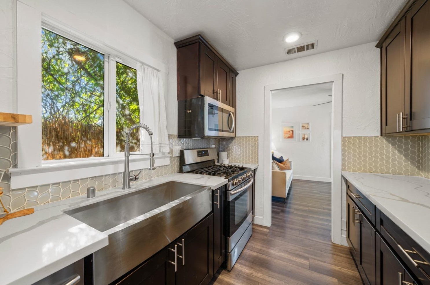 3042 7th Ave, Sacramento CA  95817-3267 exterior