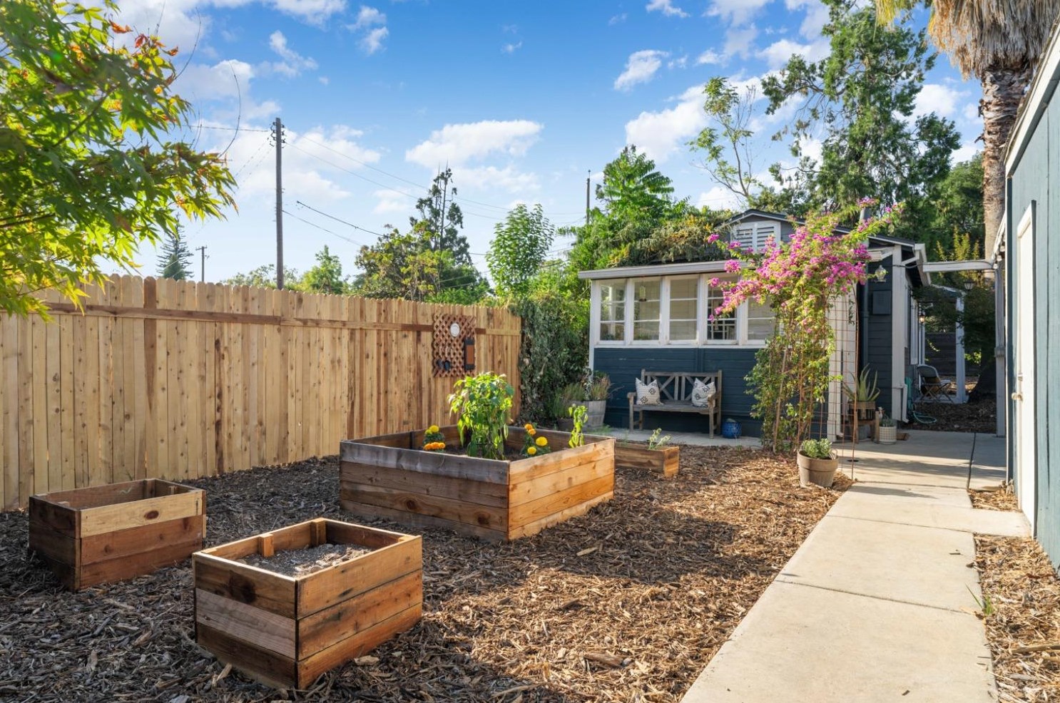 3042 7th Ave, Sacramento CA  95817-3267 exterior