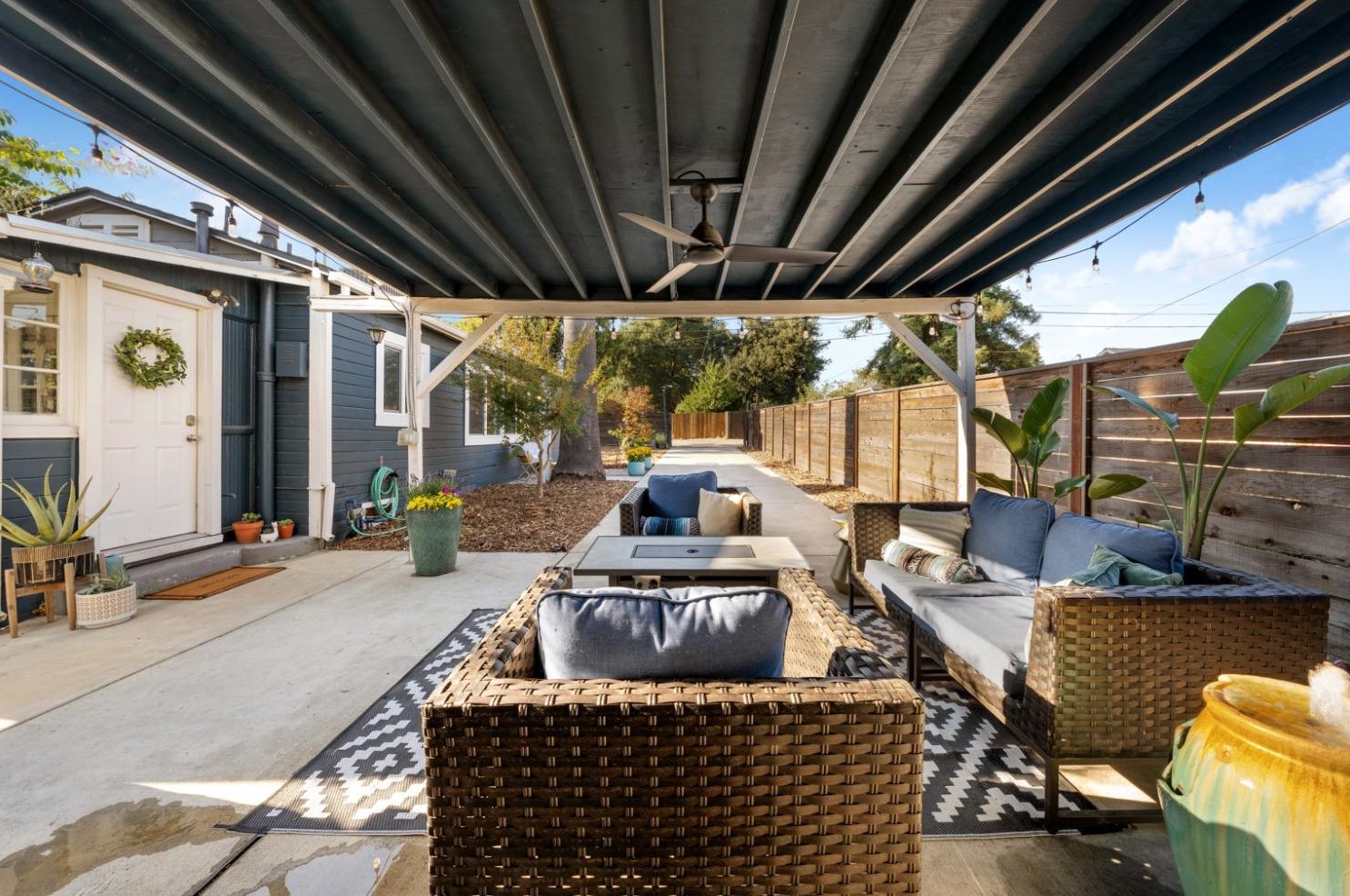 3042 7th Ave, Sacramento CA  95817-3267 exterior