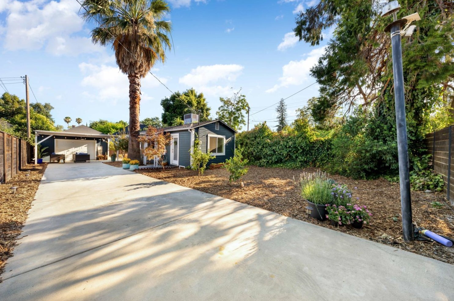 3042 7th Ave, Sacramento CA  95817-3267 exterior
