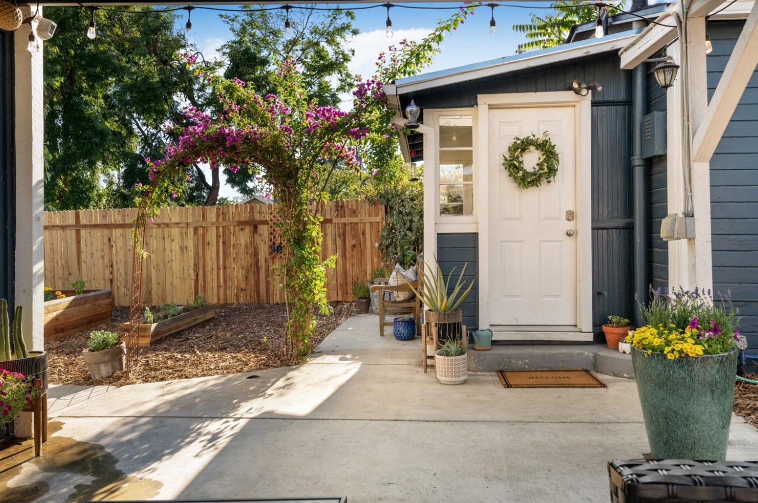 3042 7th Ave, Sacramento CA  95817-3267 exterior