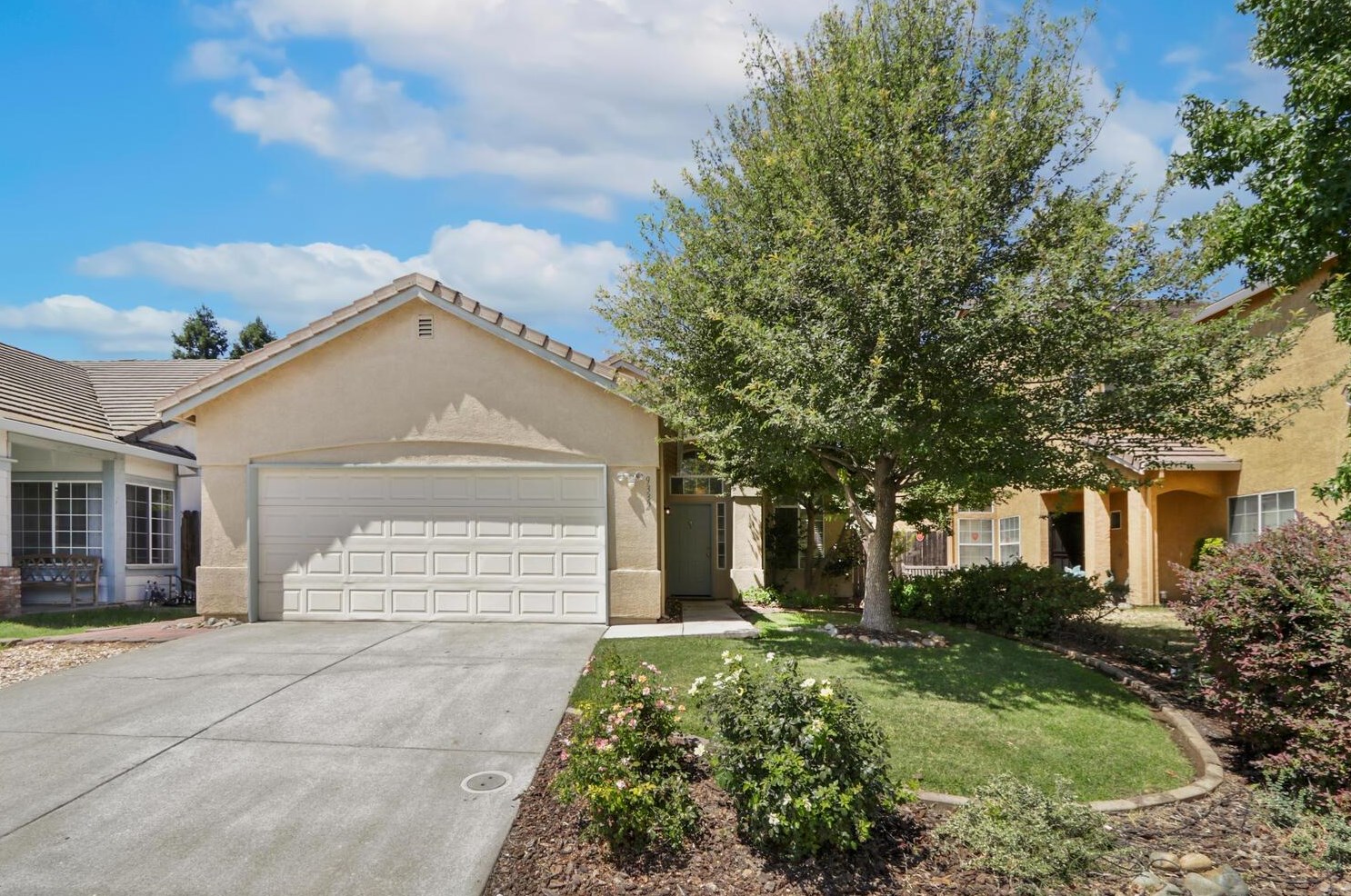9332 Caulfield Dr, Elk Grove, CA 95758
