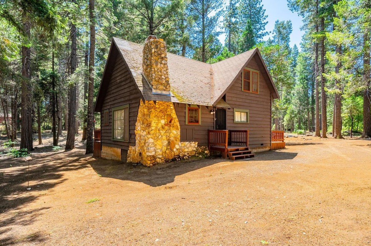 421 Carey Ave, Virner, CA 95634
