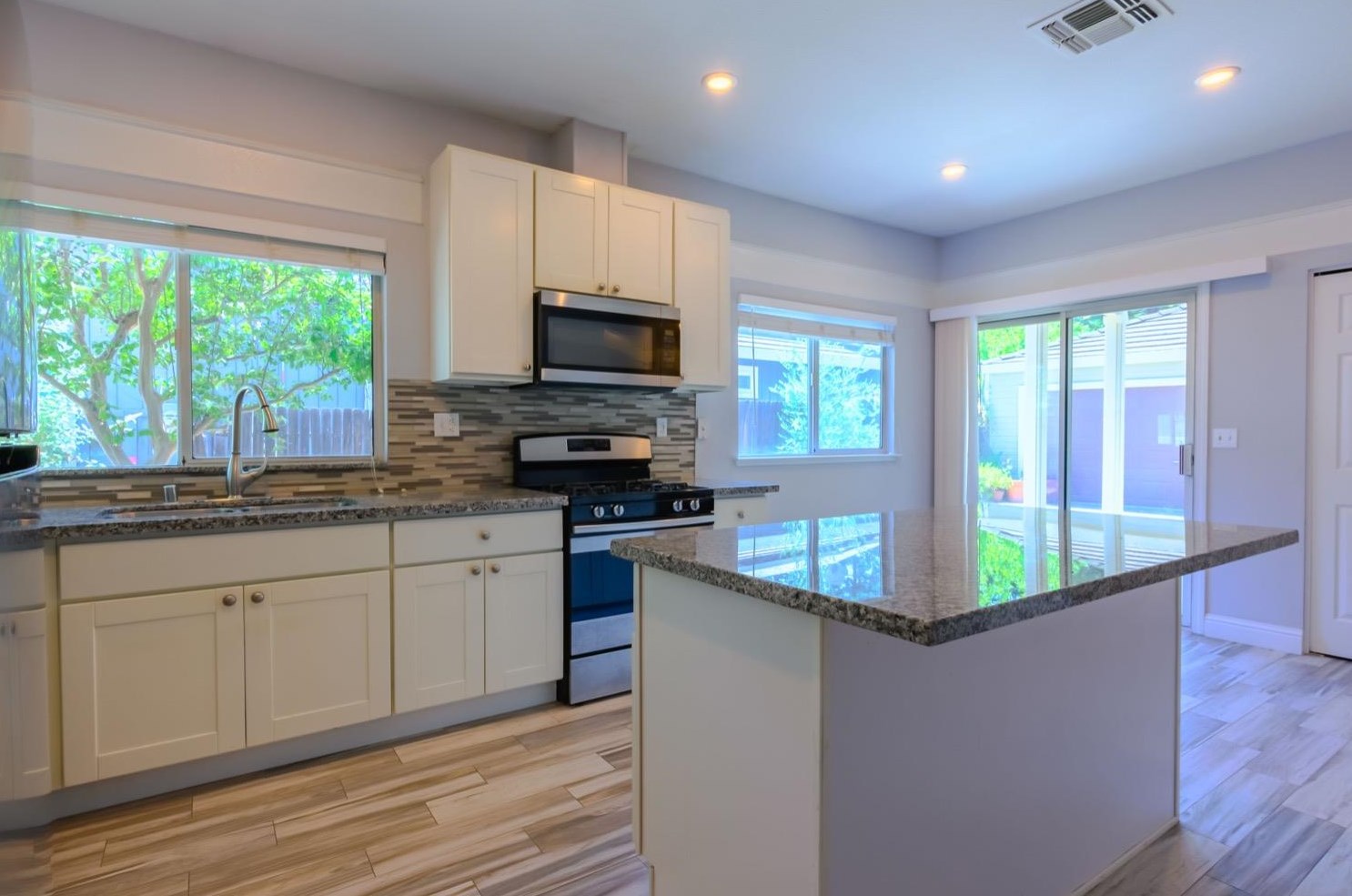 344 Parker Dr, Folsom CA  95630-7928 exterior