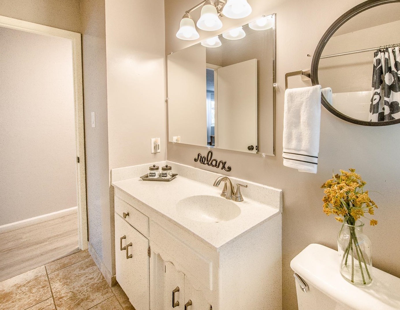 726 Gibson Rd, Woodland CA  95695-4847 exterior