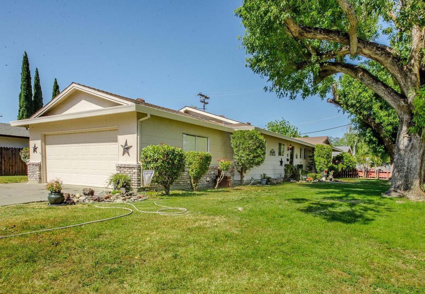 726 Gibson Rd, Woodland CA  95695-4847 exterior