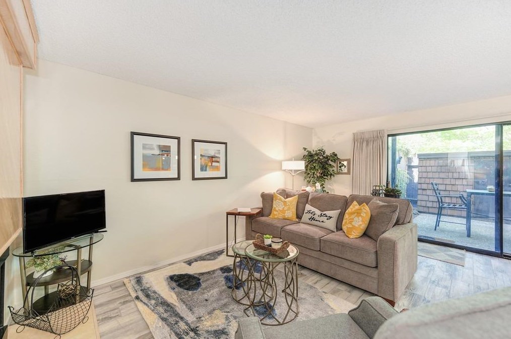 736 Woodside Ln, Sacramento, CA 95825-4302