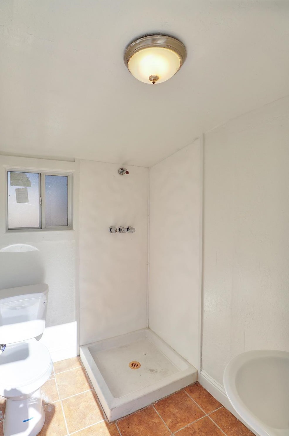 654 Santiago Ave, Sacramento CA  95815-2429 exterior