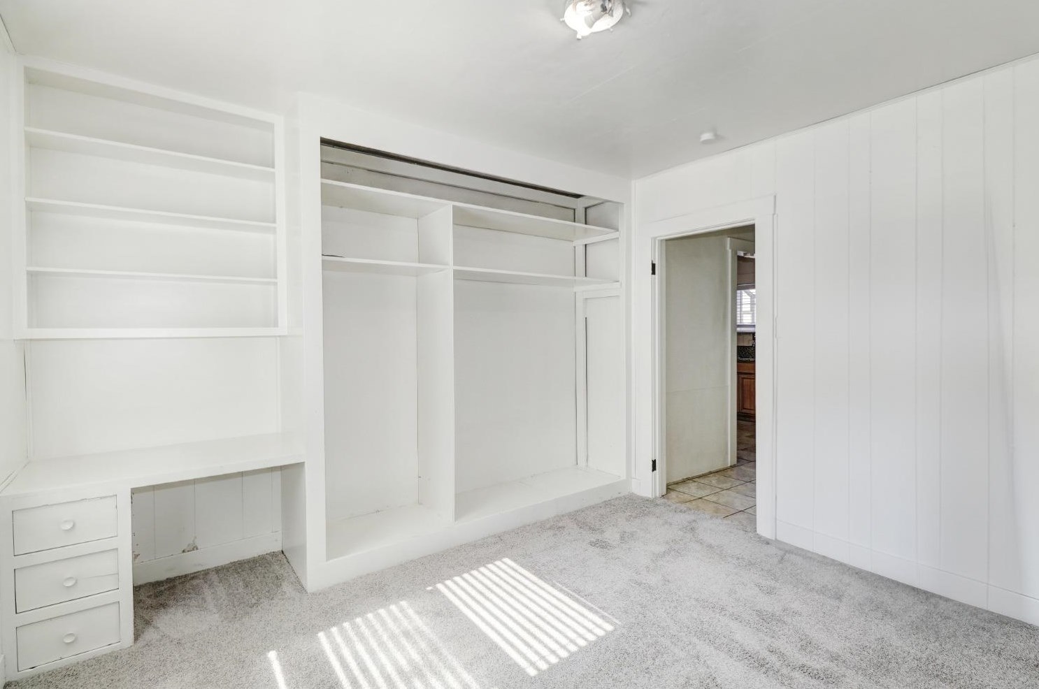 654 Santiago Ave, Sacramento CA  95815-2429 exterior